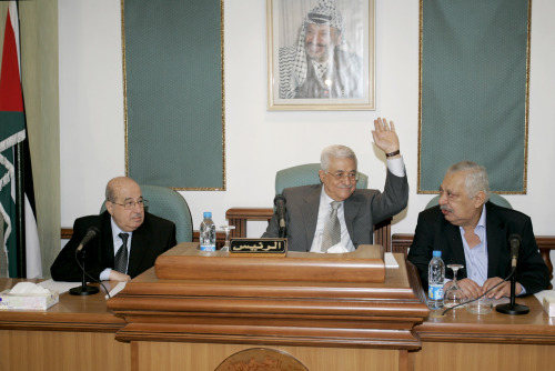 محمود عباس خلال اجتماع المجلس الوطني الفلسطيني في عمّان أول من أمس (نادر داوود - أ ب)