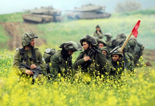 جنود إسرائيليون خلال مناورات عسكرية في الجولان (أرشيف ــ إي بي أي)