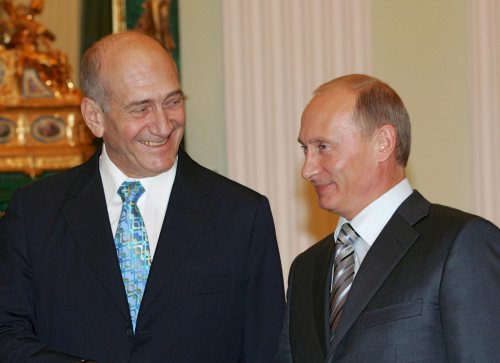 بوتين وأولمرت خلال اجتماعهما في موسكو أول من أمس (فلاديمير روديونوف - إي بي آي)