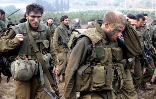 جنود إسرائيليون على الحدود اللبنانية خلال عدوان تموز (أرشيف)