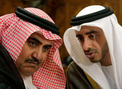 وزيرا خارجيّة الإمارات والبحرين في الاجتماع الوزاري العربي في القاهرة يوم الأحد الماضي (ن. نوري ـ رويترز)