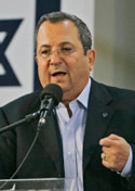 باراك يلقي كلمة أمام حزبه في تل أبيب في أيّار الماضي (أرييل شاليط ـــ أ ب)