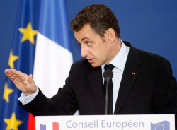 ساركوزي يلقي كلمته في بروكسل أمس (ميشال سبينغلر ـــ أ ب)