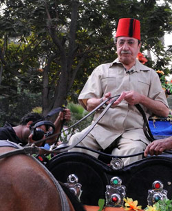 دريد لحام اختار العمل سائق حنطور في شوارع القاهرة