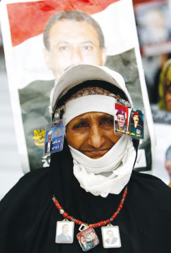مناصرة لعلي عبد الله صالح في صنعاء (رويترز) 