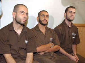 مقاومو حزب الله خلال المحاكمة في الناصرة أمس ( رويترز)