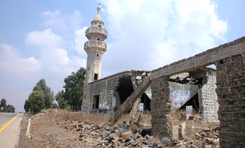 آثار الدمار في قرية الخشينة المهجورة في الجولان المحتل (أرشيف)