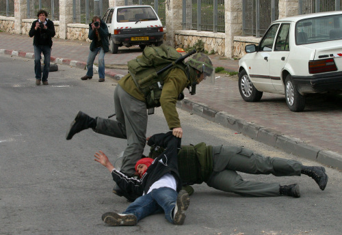 الاشتباكات في القدس أمس (أ ب)