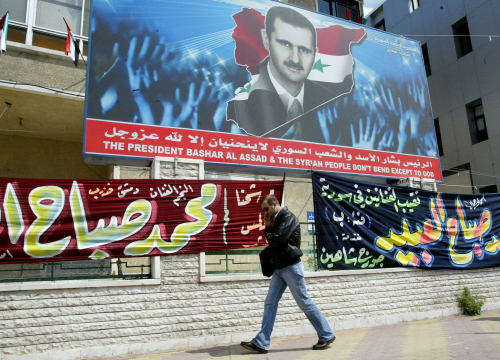 دعايات انتخابية في أحد شوارع دمشق أمس (لؤي بشارة - أ ف ب)
