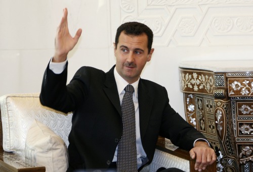 الأسد خلال لقائه أسقف كانتربيري روان ويليامز في دمشق الأسبوع الماضي (خالد الحريري ــ رويترز)