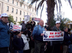 إسرائيليّون يطالبون بتحرير بولارد في القدس المحتلّة في كانون الثانون الماضي (أرشيف)