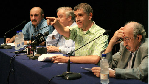 من اليمين: محمد دكروب وسماح ادريس وفيصل درّاج وحسن العبدالله (مروان طحطح)