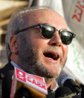 جورج غالوي متحدثاً لوسائل الإعلام في عمّان