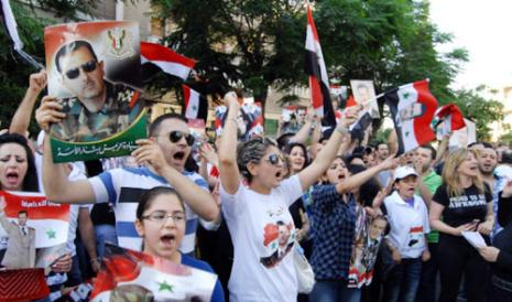 تظاهرة أمام السفارة القطرية في دمشق (مظفر سلمان ــ أ ب)