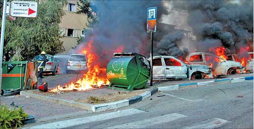 دمار وحريق أحدثتهما صواريخ المقاومة في شمال إسرائيل