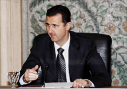 الأسد خلال اجتماع في دمشق الاثنين الماضي (أ ب)