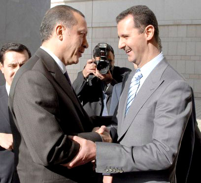 الأسد مستقبلاً أردوغان في دمشق أمس (إي بي إي)