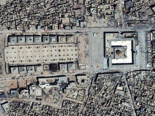 صورة من الفضاء لمدينة النجف القديمة ويبدو مرقد الامام علي (أرشيف)