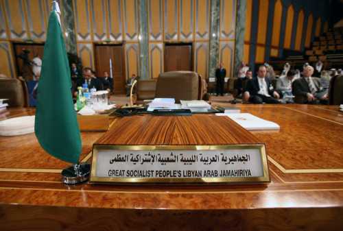 مقعد ليبيا الفارغ خلال اجتماع وزراء الخارجيّة العرب في الرياض أمس (رويترز)
