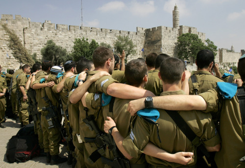 جنود اسرائيليون في القدس أول من أمس (أوديد باليتي - أ ب)