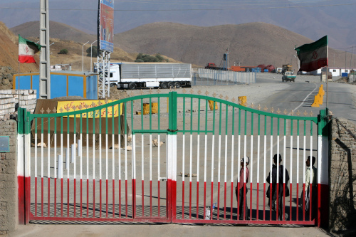 الحدود الإيرانية المغلقة مع كردستان العراق تكلّف الإقليم مليون دولار يومياً (سافين حامد - أ ف ب)