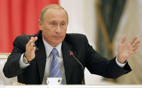 بوتين خلال اجتماع للمجلس الرئاسي للتربية الثقافيّة والبدنيّة في الكرملين أمس (ديميتري أستاخوف ـ أ ب)