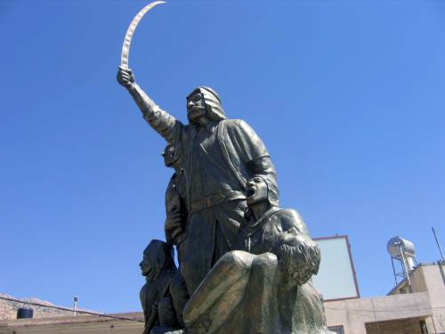 تمثال سلطان باشا الأطرش يتوسّط مجدل شمس