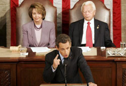 ساركوزي يتحدث أمام الكونغرس أمس (مولي رايلي ـ رويترز)