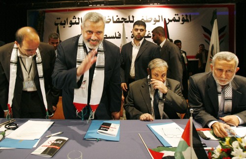 هنيّة خلال المؤتمر في غزّة أمس (صهيب سالم ـ رويترز)