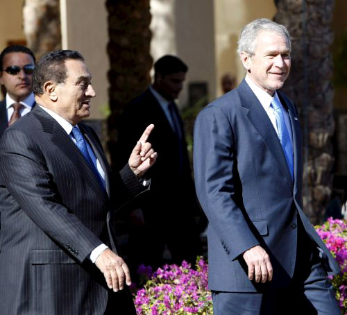 بوش ومبارك في شرم الشيخ أمس (شون ثيو ـ إي بي أي)