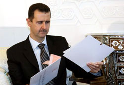الأسد يتسلم رسالة أمير الكويت التي نقلها إليه ناصر الصباح في دمشق أوّل من أمس (خالد الحريري ـ رويترز)