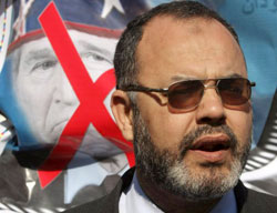 النائب عن «الإخوان» سعد الحسيني يتظاهر ضدّ زيارة بوش إلى مصر الشهر الماضي (إي بي أي)