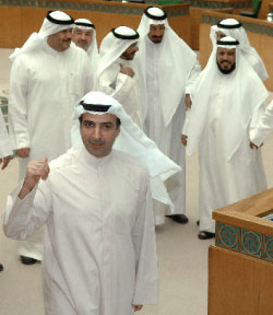 نوّاب كويتيّون في البرلمان أمس (ياسر الزيّات ـ أ ف ب)