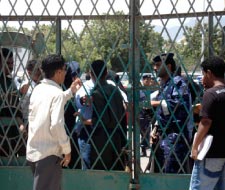 إغلاق أبواب جامعة عدن بسبب تظاهرات شعبيّة أمس (رويترز)