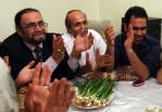 يهود إيرانيّون يحيون عيد العبور في طهران، أوّل من أمس (حسن سربخشيان ـــ أ ب)