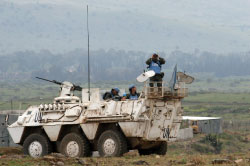 جنود من «اليونيفيل» يراقبون الحدود اللبنانيّة مع فلسطين المحتلّة (علي ضيا ـــ