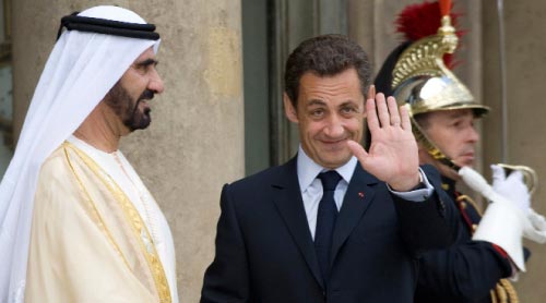 ساركوزي وحاكم دبي في الاليزيه أمس (فيليب فوجازير ـــ رويترز)