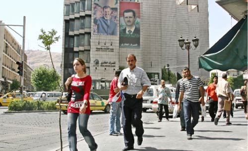 سوريّون في وسط العاصمة دمشق أمس (لؤي بشارة ـــ أ ف ب)