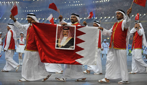 الوفد البحريني في حفلة الافتتاح (أ ف ب)