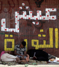 «تعيش الثورة» في ميدان التحرير (خليل حمرا ــ أ ب)