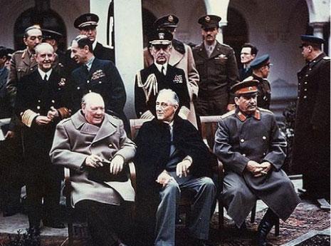 ستالين وتشرشل وروزفلت في مؤتمر يالطا 1945 (أرشيف)
