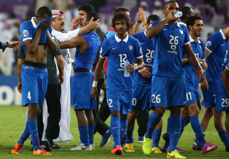 لاعبو الهلال يحتفلون بعد التأهل الى النهائي (مروان النعماني -( أ ف ب)