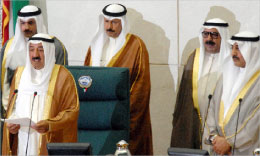 صباح الأحمد يتحدث أمام البرلمان في الكويت أمس (إي بي إي)