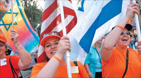 انجيليون أميركيون خلال تظاهرة دعم لإسرائيل في القدس المحتلة في تشرين الأول الماضي (إي بي إي)