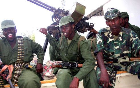 جنود صوماليّون حكوميّون في مقديشو أمس