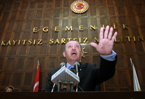 إردوغان يتحدّث في أنقرة أمس (برهان أوزبيليسي - أ ب)