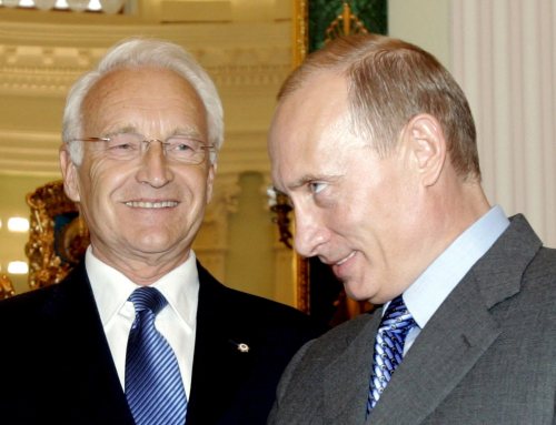 بوتين وستويبر في موسكو أمس (ألكسندر ناتراسكين - إي بي آي)