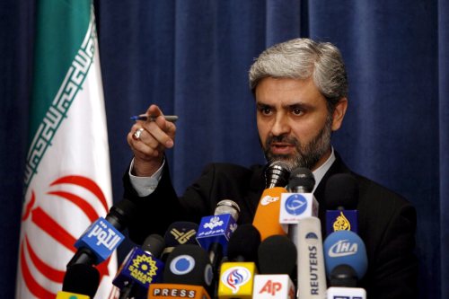 حسيني خلال مؤتمر صحافي في طهران أمس(عبدين طهركينارا - إي بي أي)