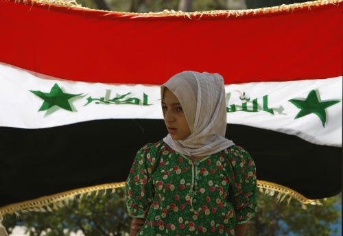 عراقيّة تشارك في احتفال الكاظميّة أمس (محمود محمود - رويترز)