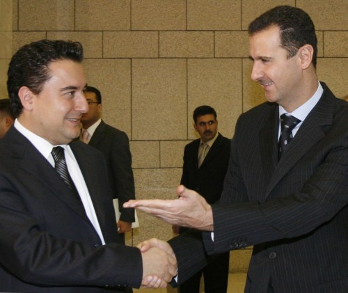 الأسد ووزير الخارجيّة التركي علي باباجان في دمشق الأحد الماضي (خالد الحريري ـ رويترز)
